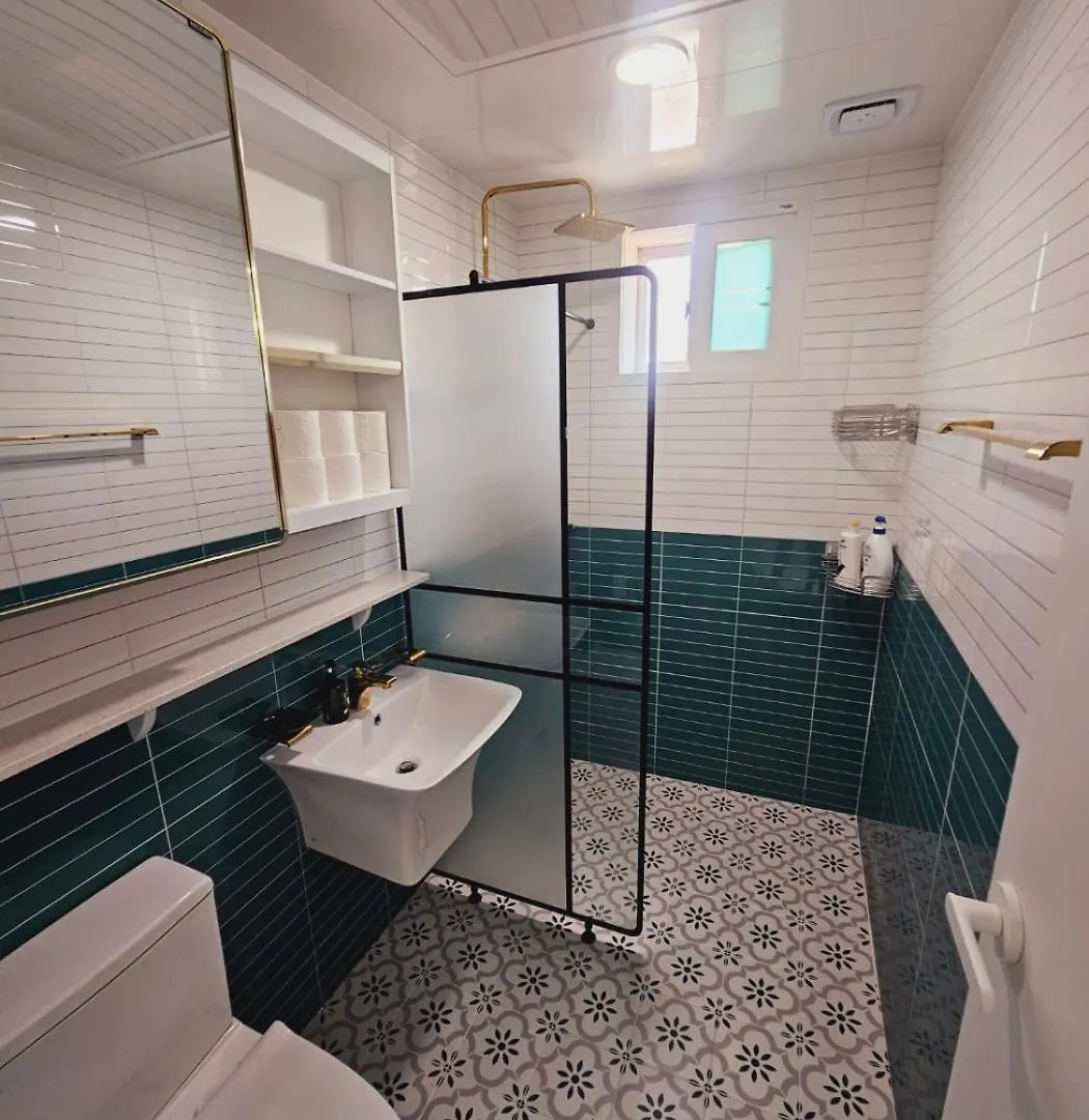 Urban Terrace Suite House سيول شقة
